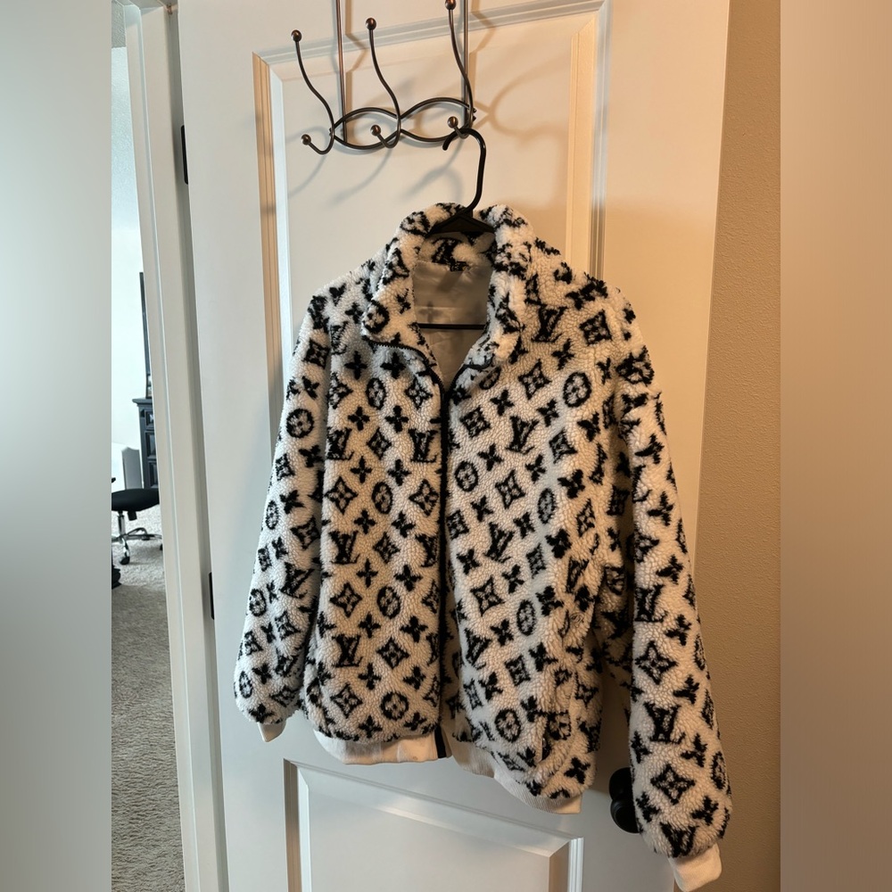 *SOLD* LV Women’s Coat